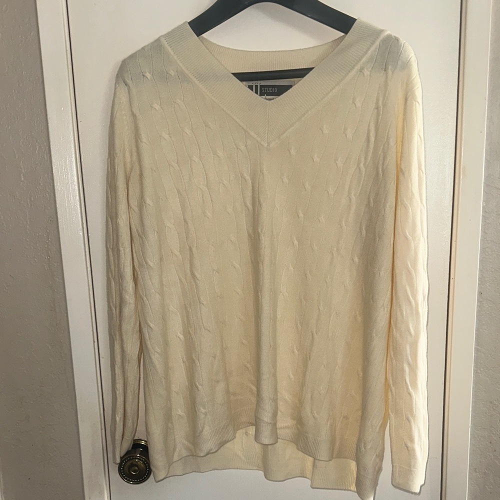 100% Acrylic 1X V-Neck Sweat Cable Knit Color Cream